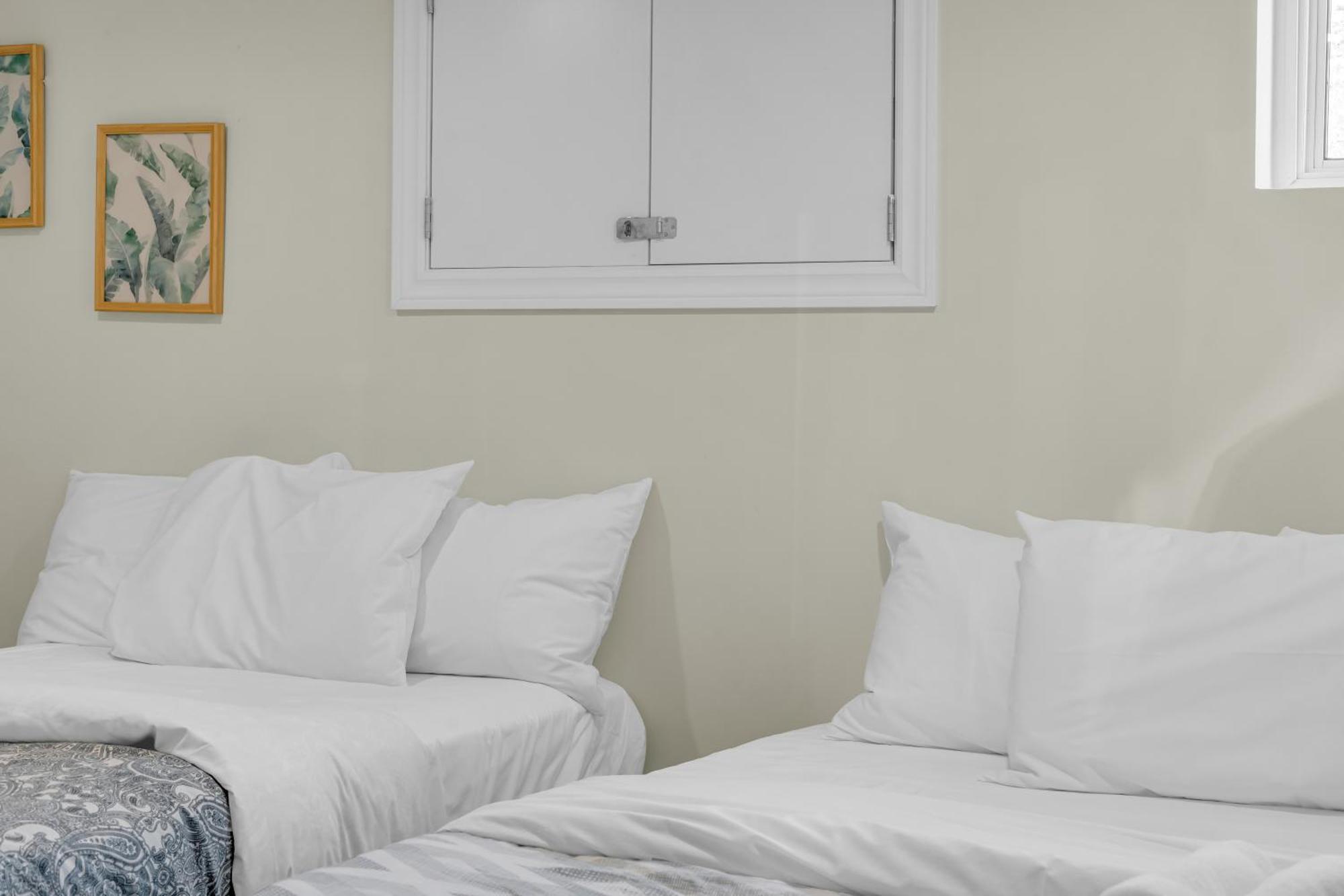 Blue Closest To The Falls With 6 Car Parking Holiday home Niagara Falls